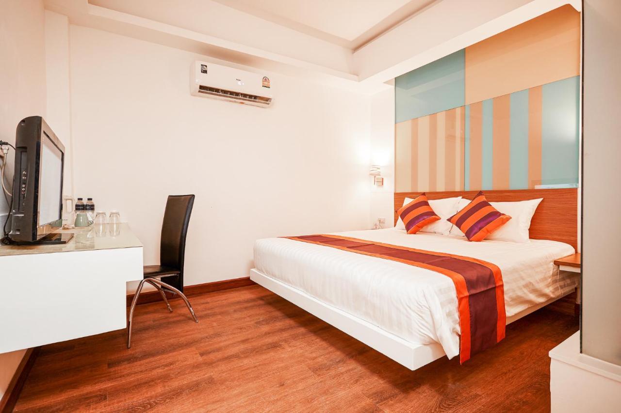 Studio Asoke Бангкок Екстер'єр фото