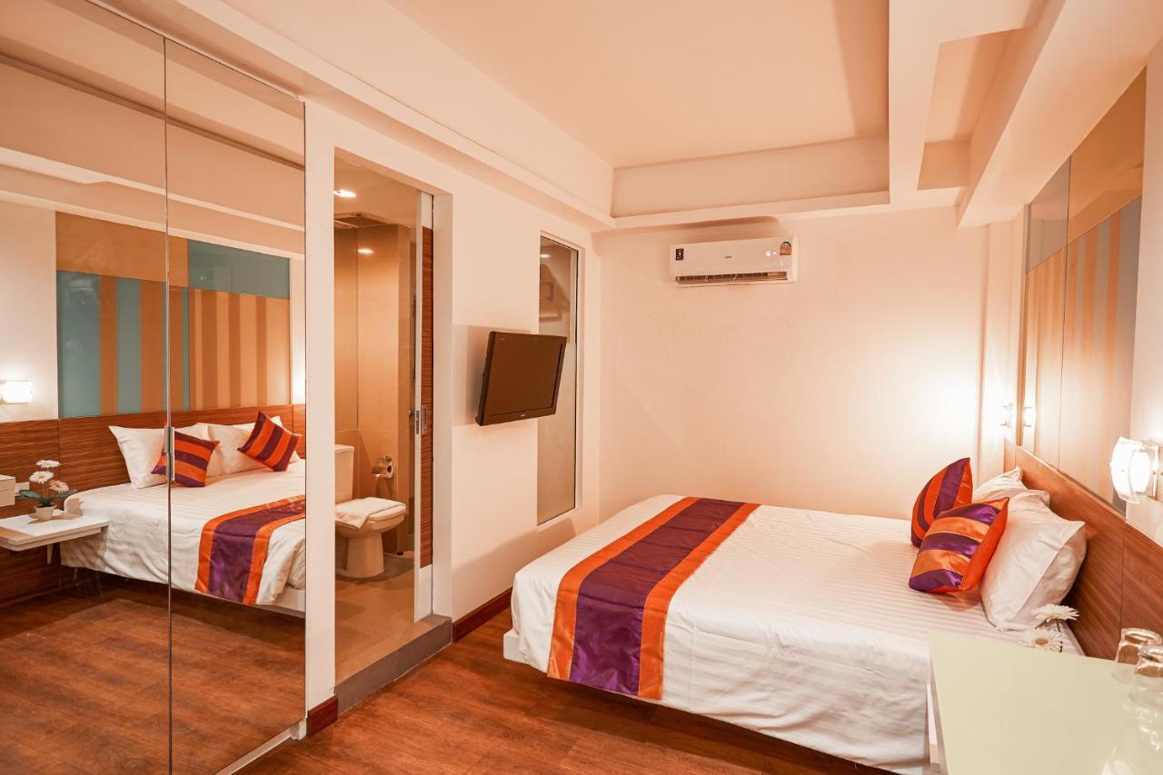 Studio Asoke Бангкок Екстер'єр фото