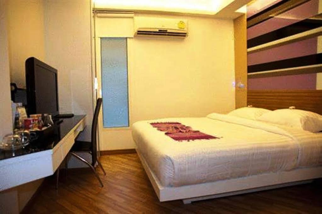 Studio Asoke Бангкок Екстер'єр фото