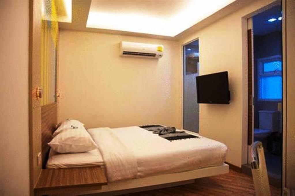 Studio Asoke Бангкок Екстер'єр фото