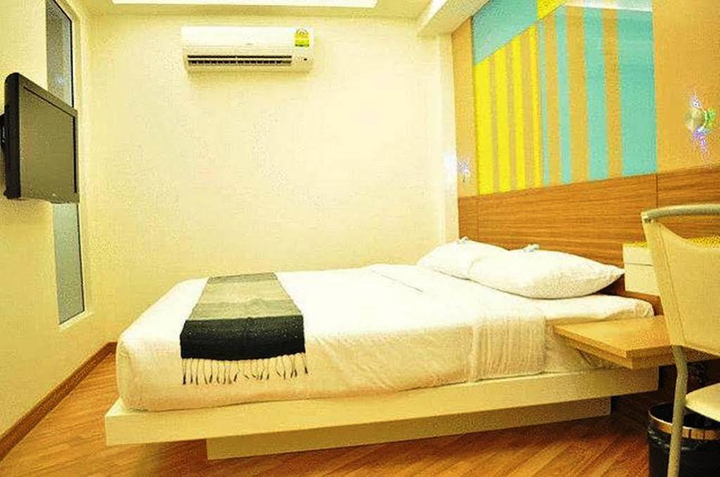 Studio Asoke Бангкок Екстер'єр фото