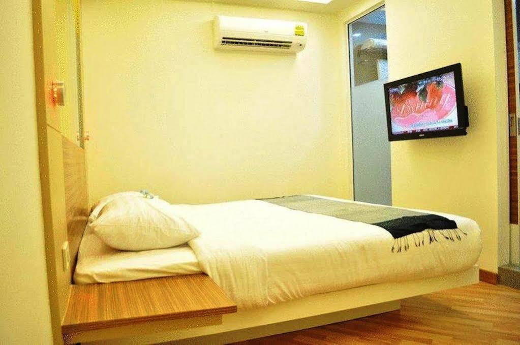 Studio Asoke Бангкок Екстер'єр фото