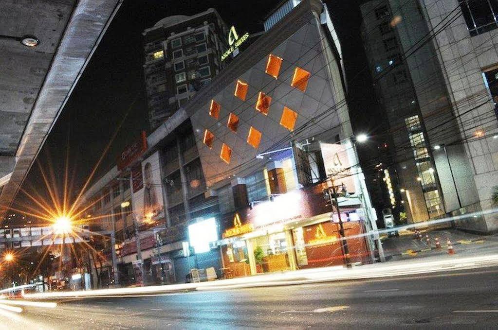 Studio Asoke Бангкок Екстер'єр фото