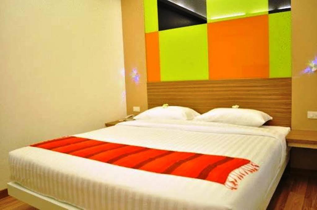 Studio Asoke Бангкок Екстер'єр фото