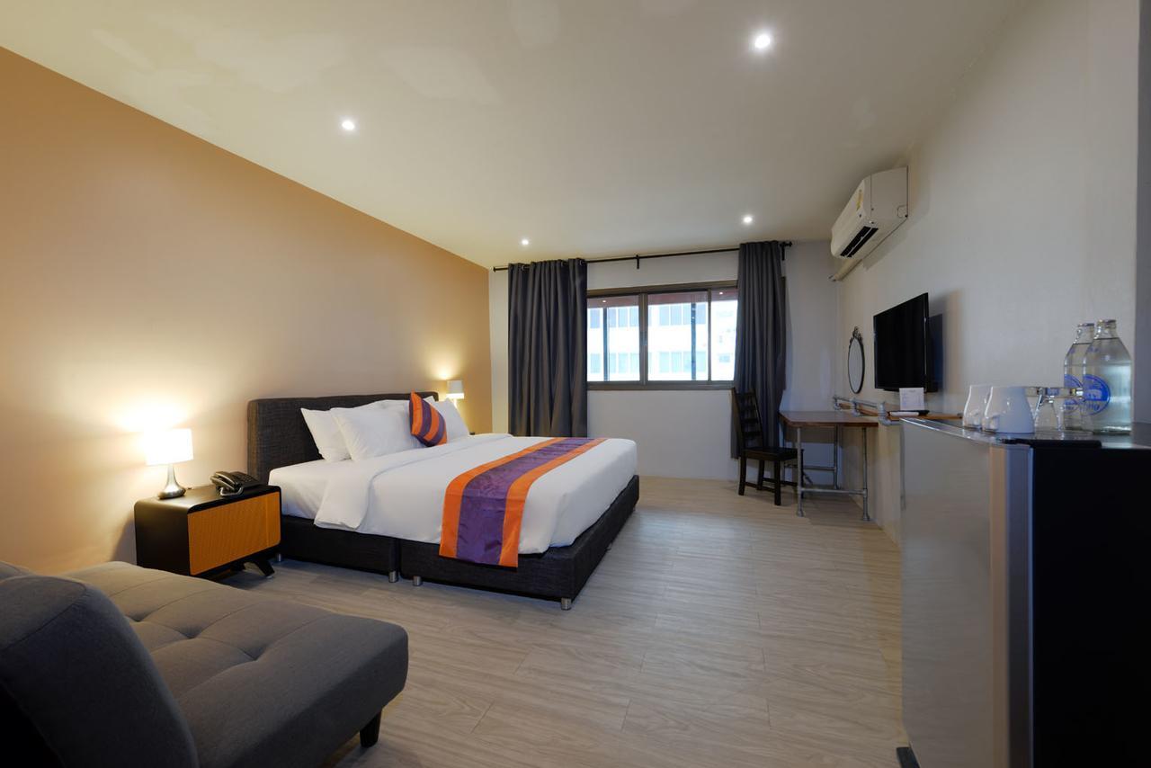 Studio Asoke Бангкок Екстер'єр фото